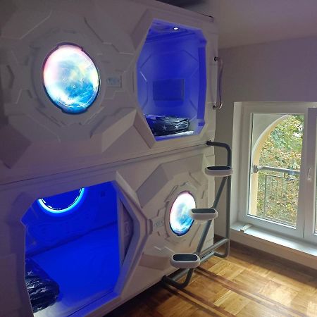 Panda Victor Space Capsule Hostel-Neo Nomad Belgrado Exterior foto