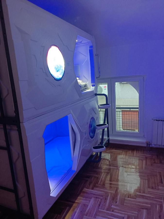 Panda Victor Space Capsule Hostel-Neo Nomad Belgrado Exterior foto