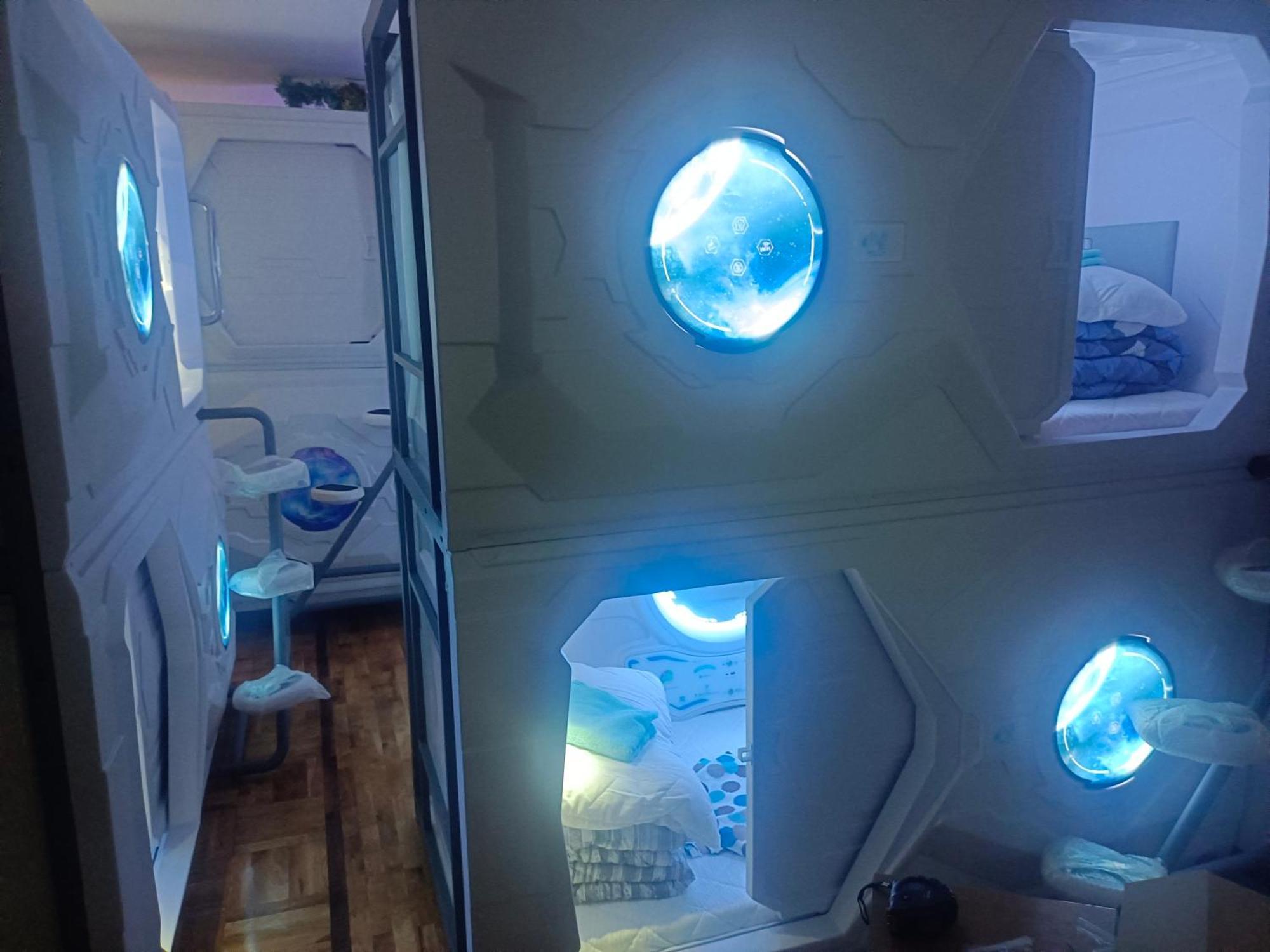 Panda Victor Space Capsule Hostel-Neo Nomad Belgrado Exterior foto